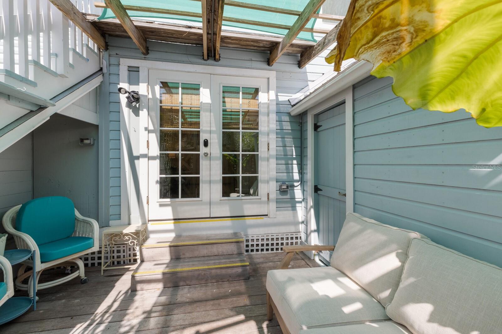 370 EAST RAILROAD - Residential