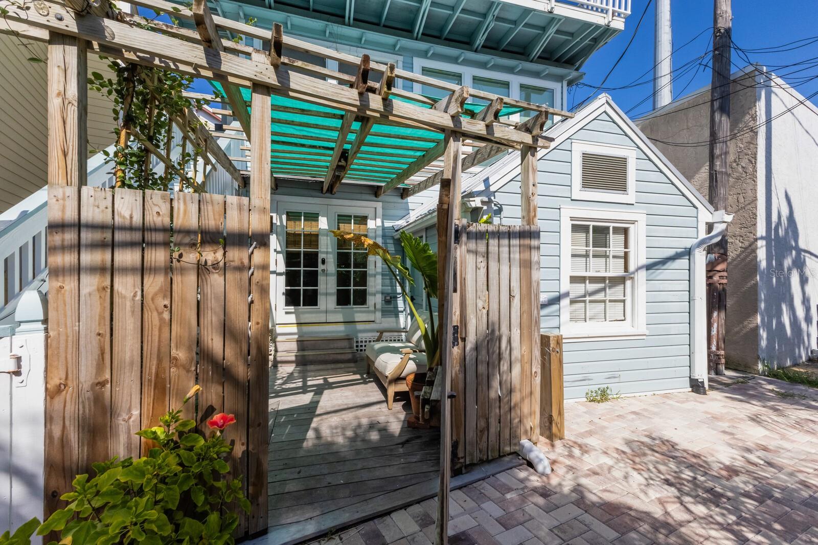 370 EAST RAILROAD - Residential