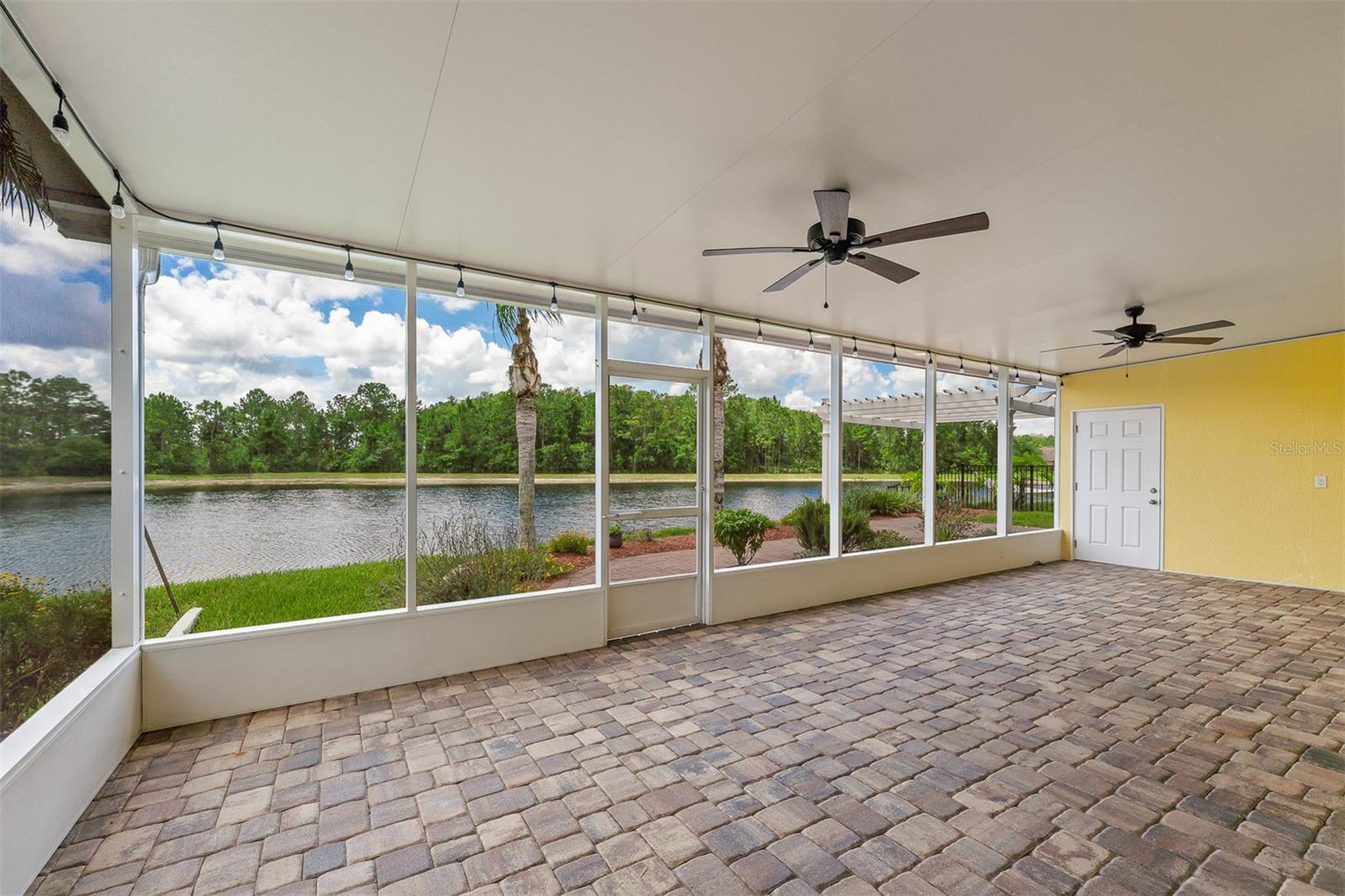 WOODLAND LAKES PRESERVE - Residential