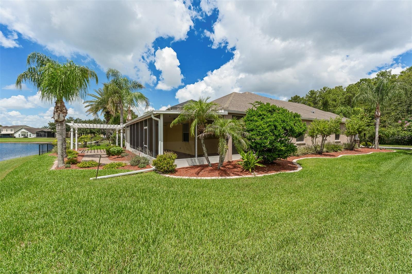 WOODLAND LAKES PRESERVE - Residential
