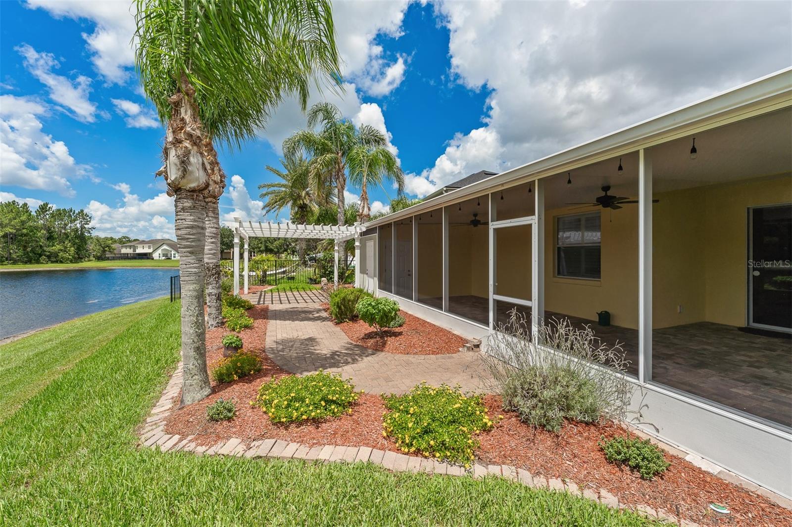 WOODLAND LAKES PRESERVE - Residential