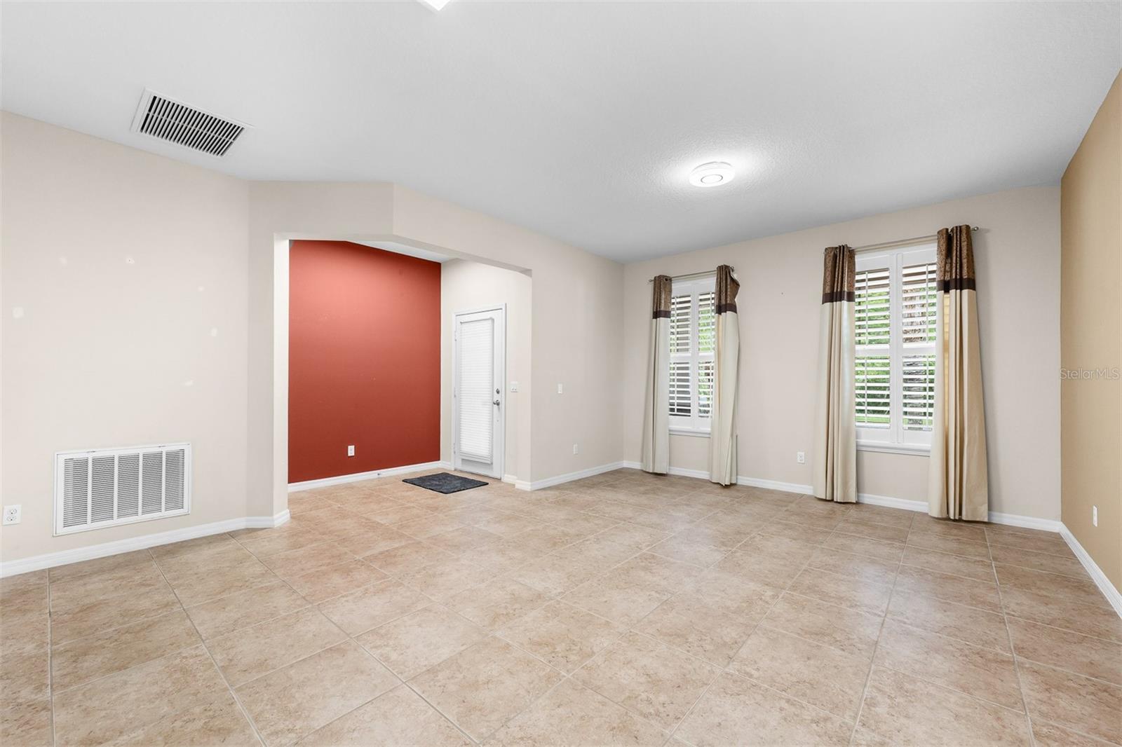 WOODLAND LAKES PRESERVE - Residential