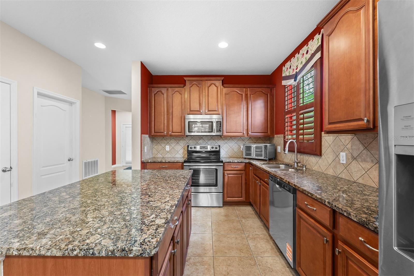 WOODLAND LAKES PRESERVE - Residential