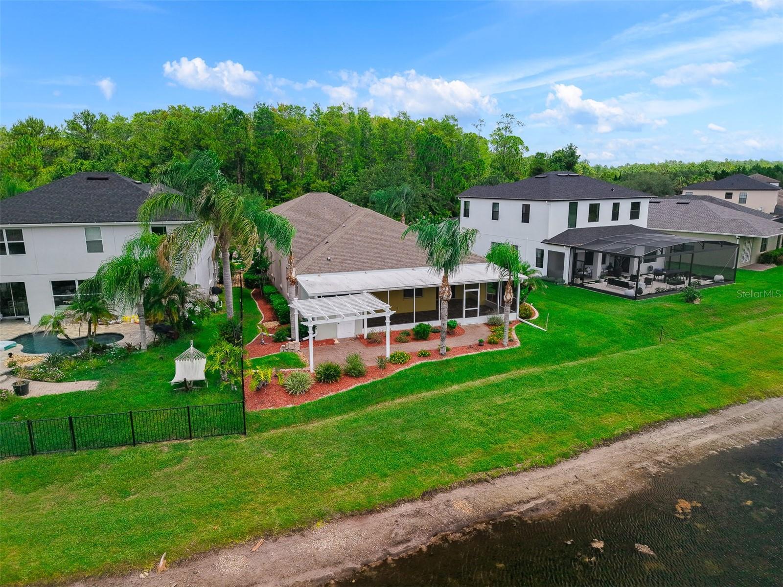 WOODLAND LAKES PRESERVE - Residential