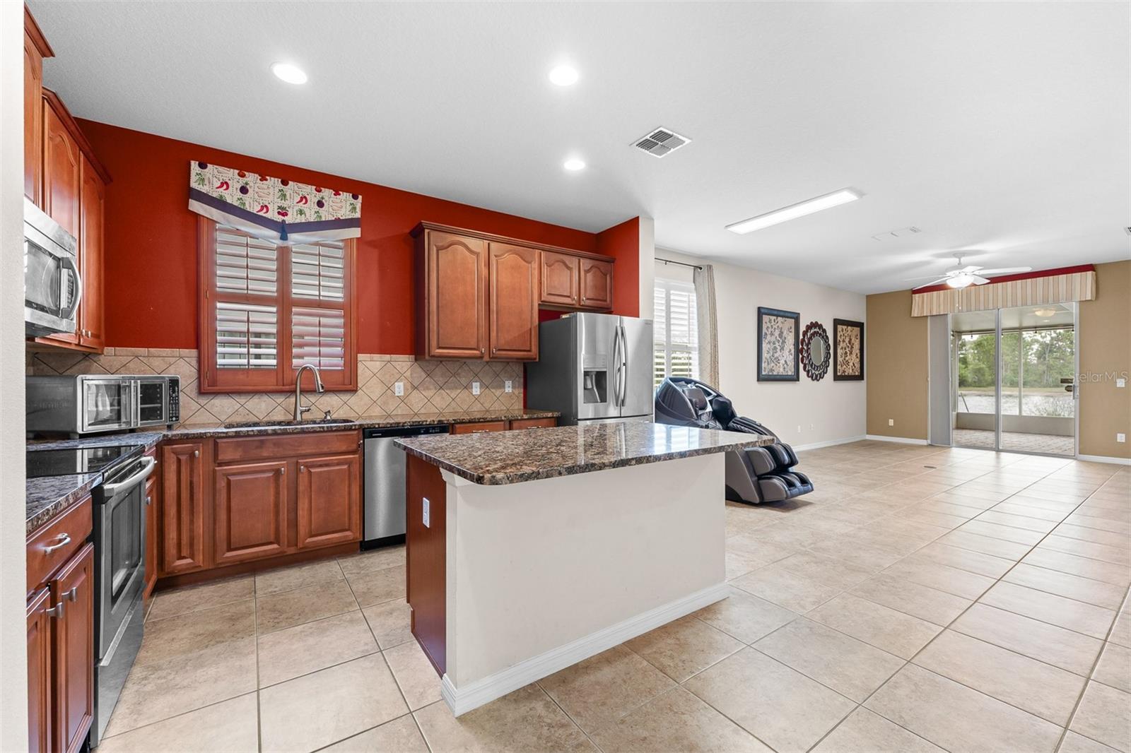 WOODLAND LAKES PRESERVE - Residential