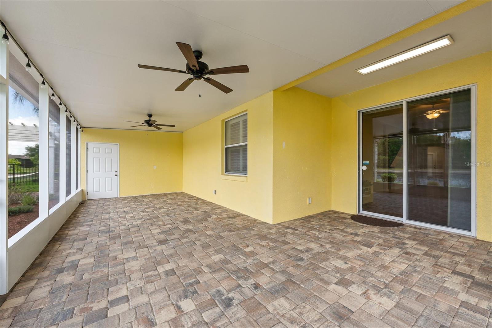 WOODLAND LAKES PRESERVE - Residential