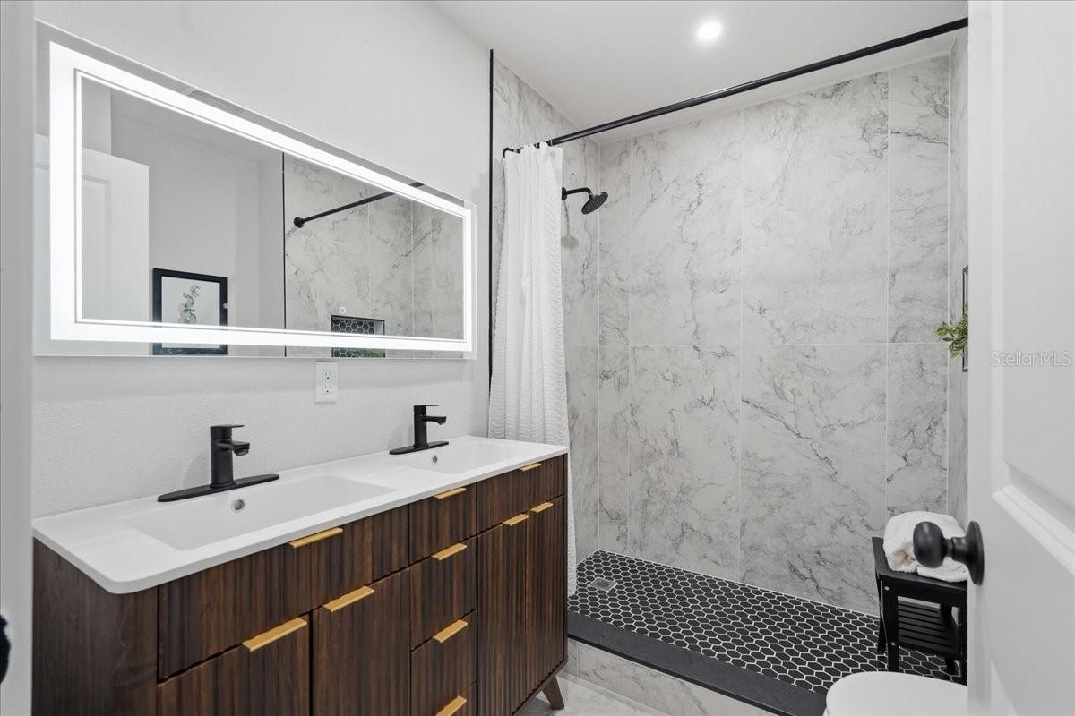 ARLINGTON HEIGHTS - Residential
