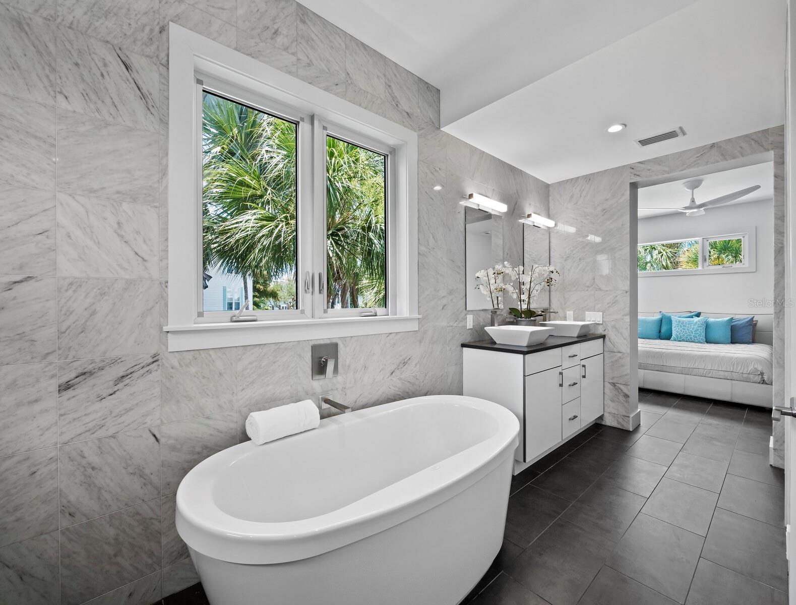 SARASOTA BEACH - Residential