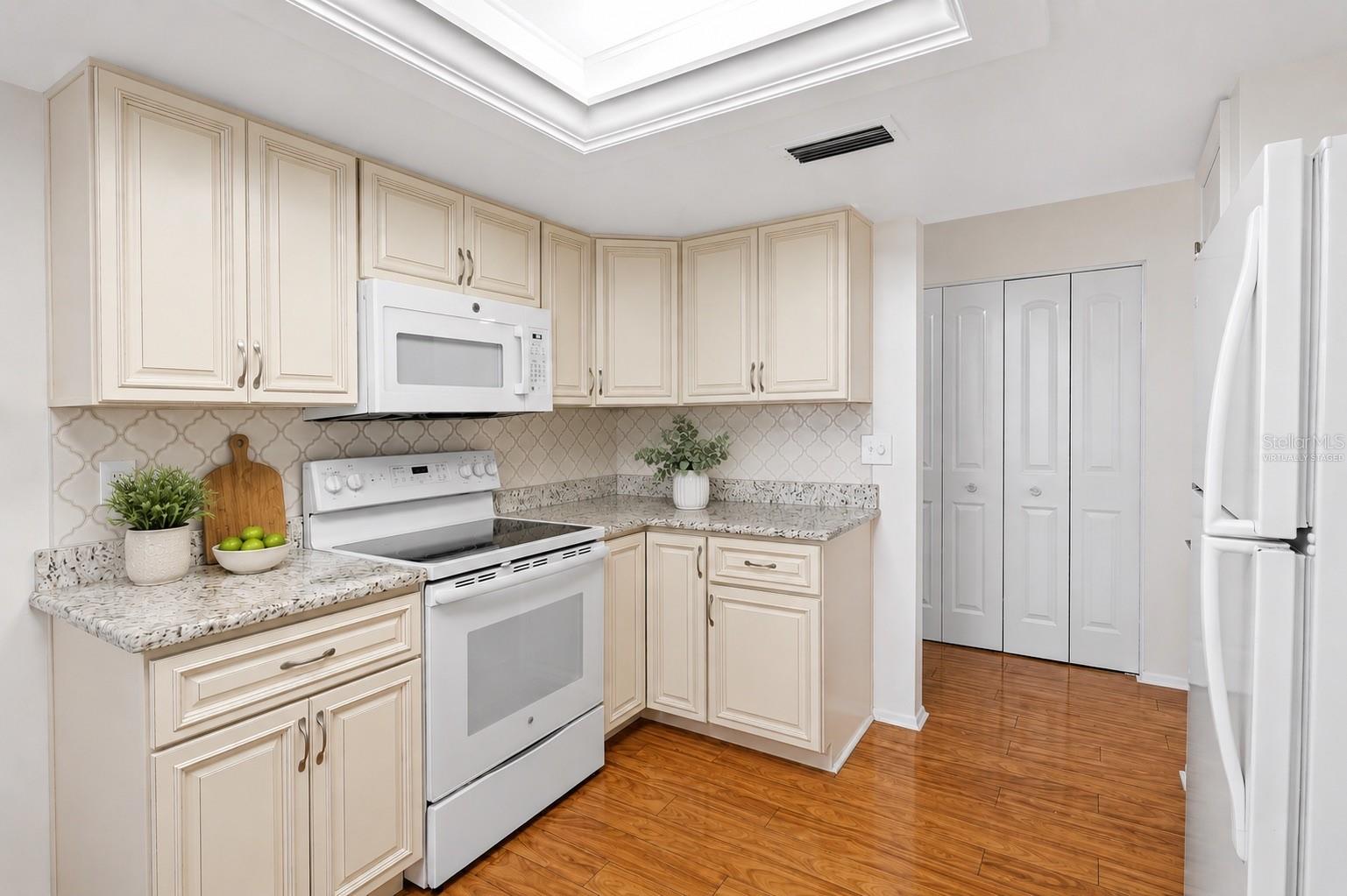 CHATEAUX WOODS CONDO - Residential
