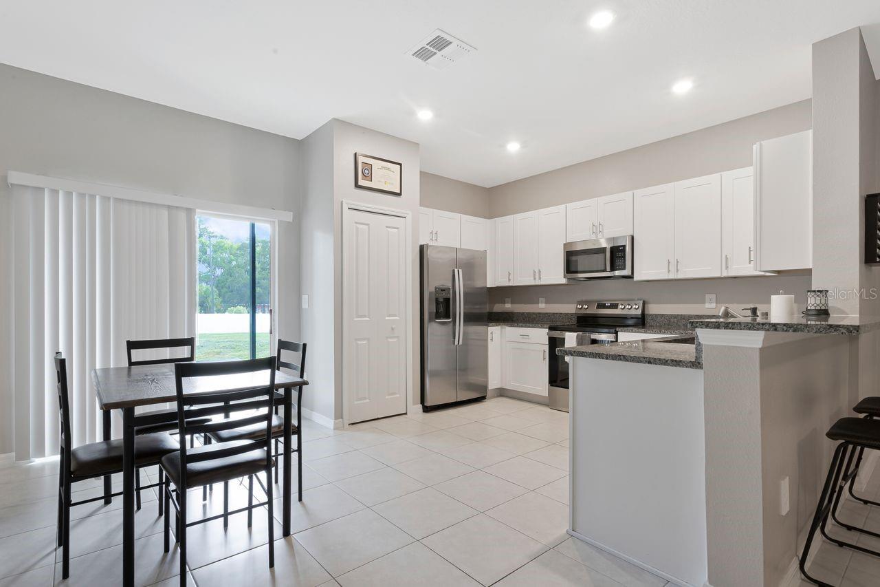 THE TOWNES AT LAKE THOMAS - Residential