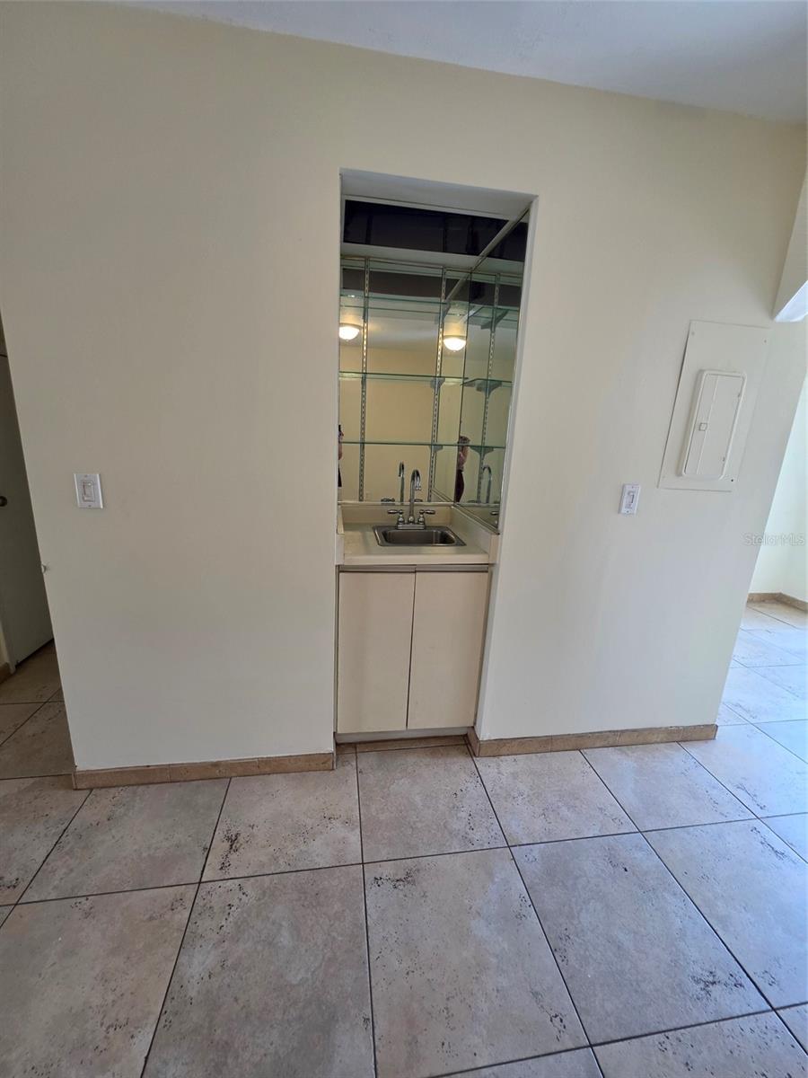 HIDDEN OAKS CONDO PH 10 - Residential