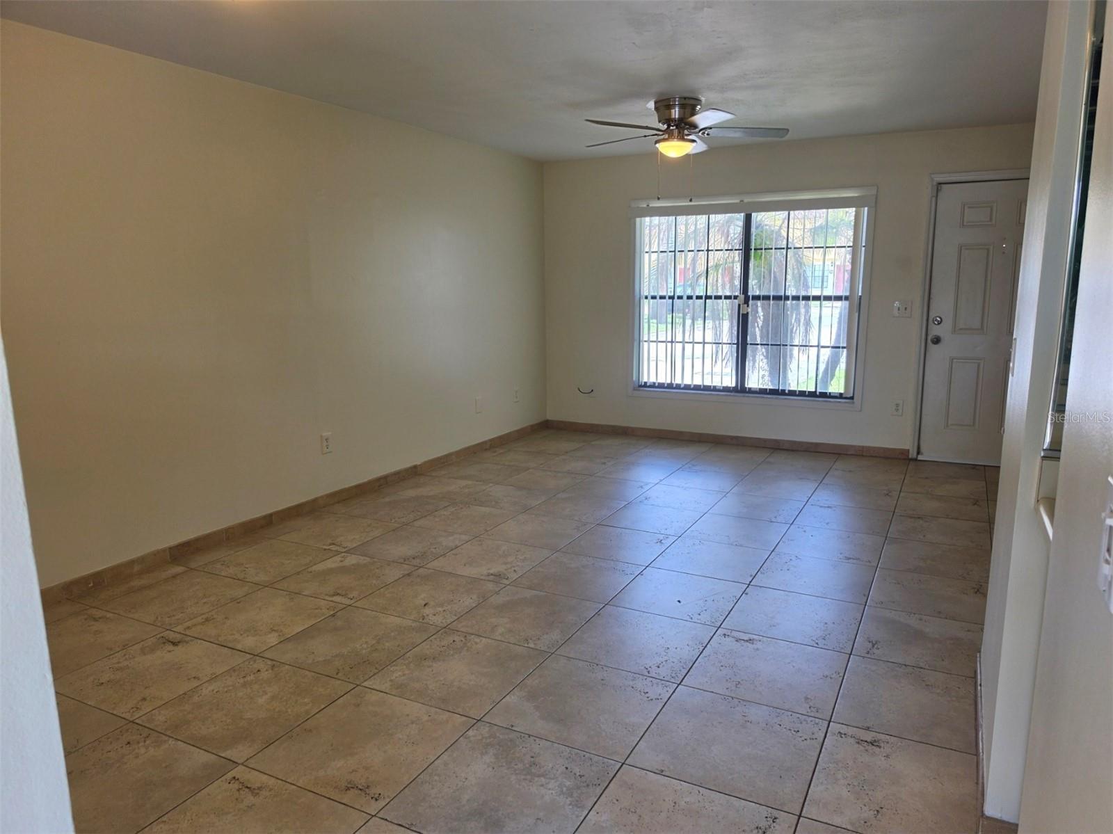 HIDDEN OAKS CONDO PH 10 - Residential