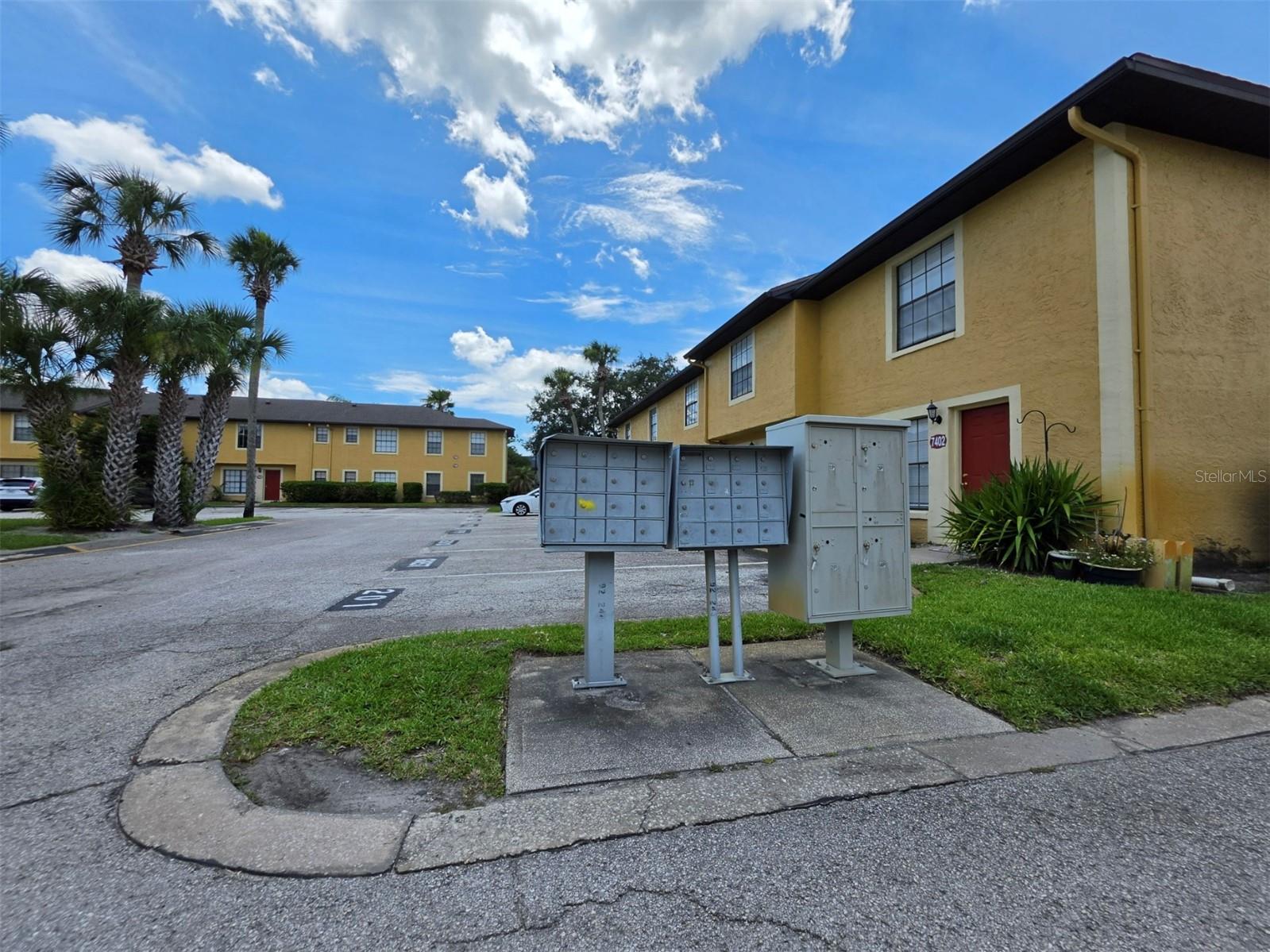 HIDDEN OAKS CONDO PH 10 - Residential