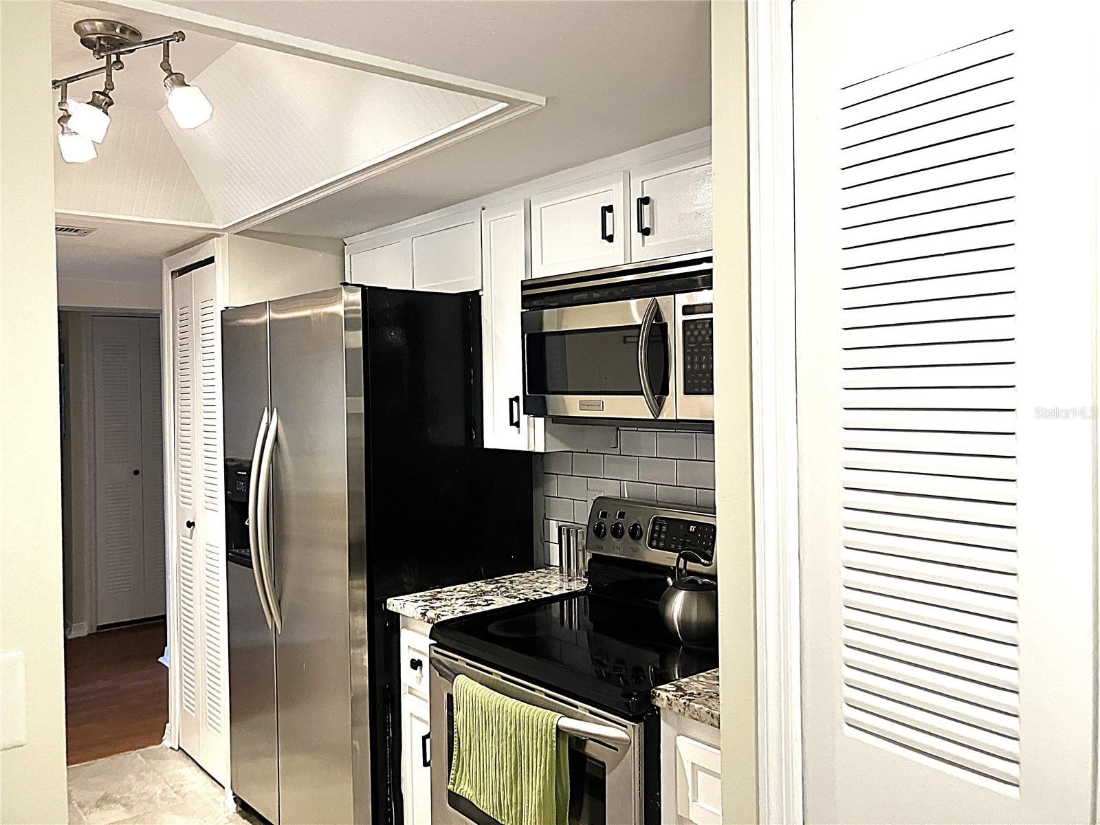 CLERMONT LAKE DOT VILLAS CONDO - Residential