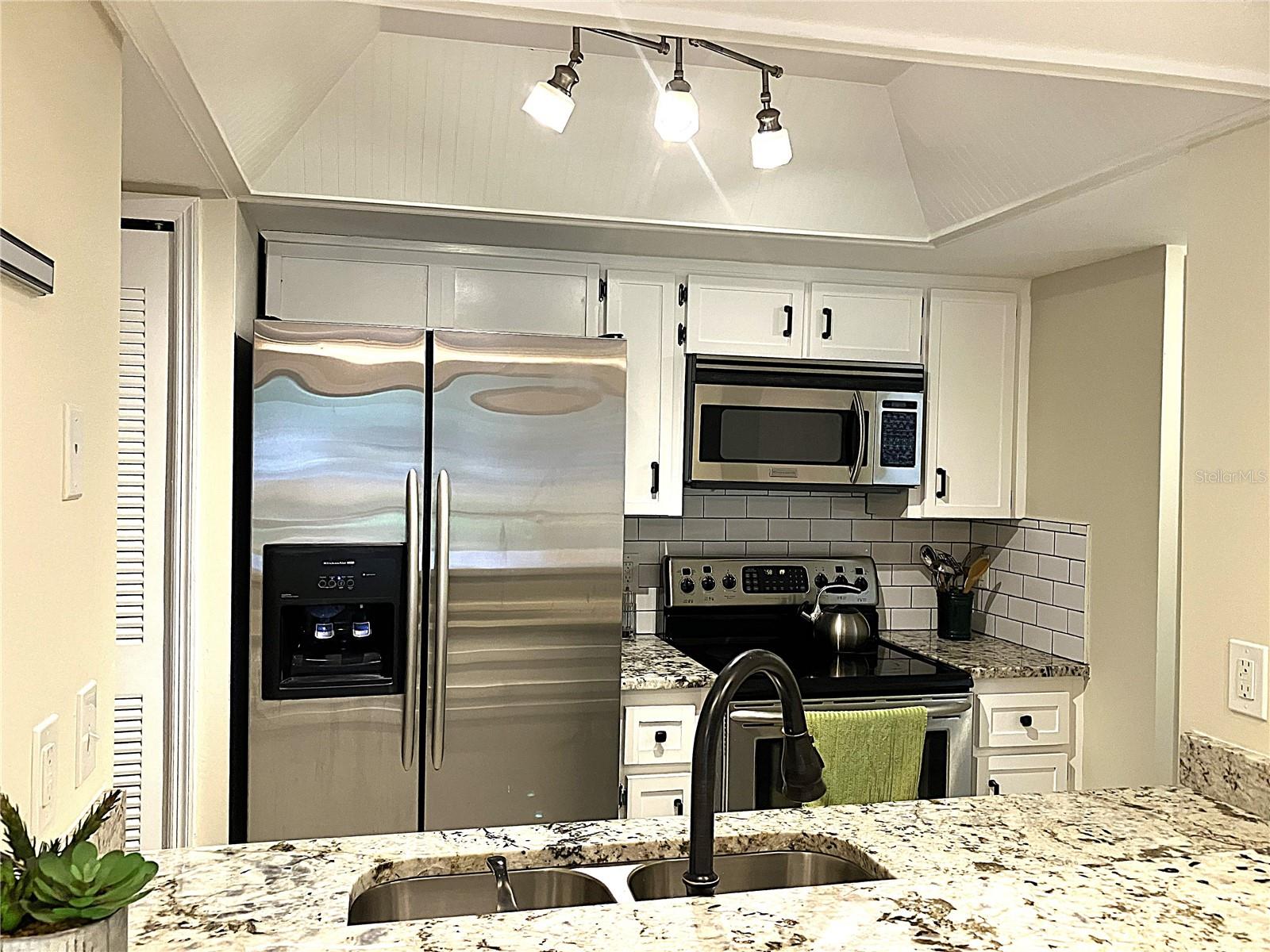 CLERMONT LAKE DOT VILLAS CONDO - Residential