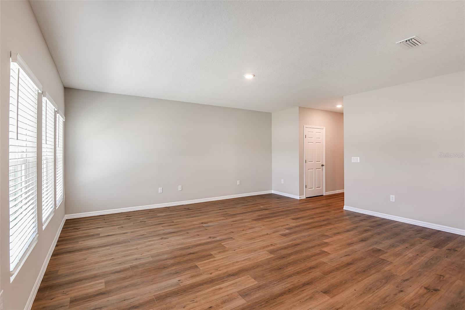 PASADENA WOODS - Residential