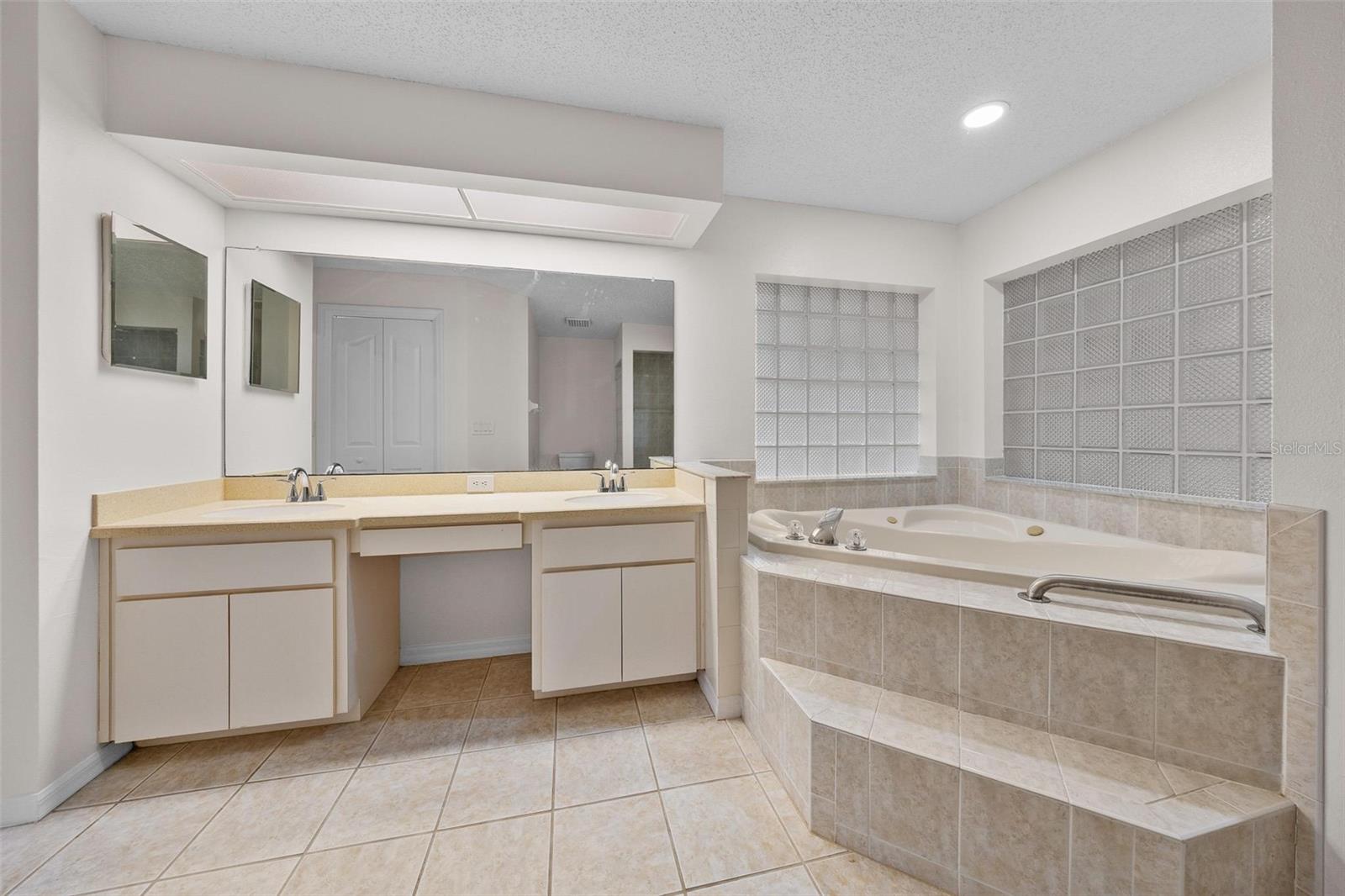 FRUITLAND PARK - Residential