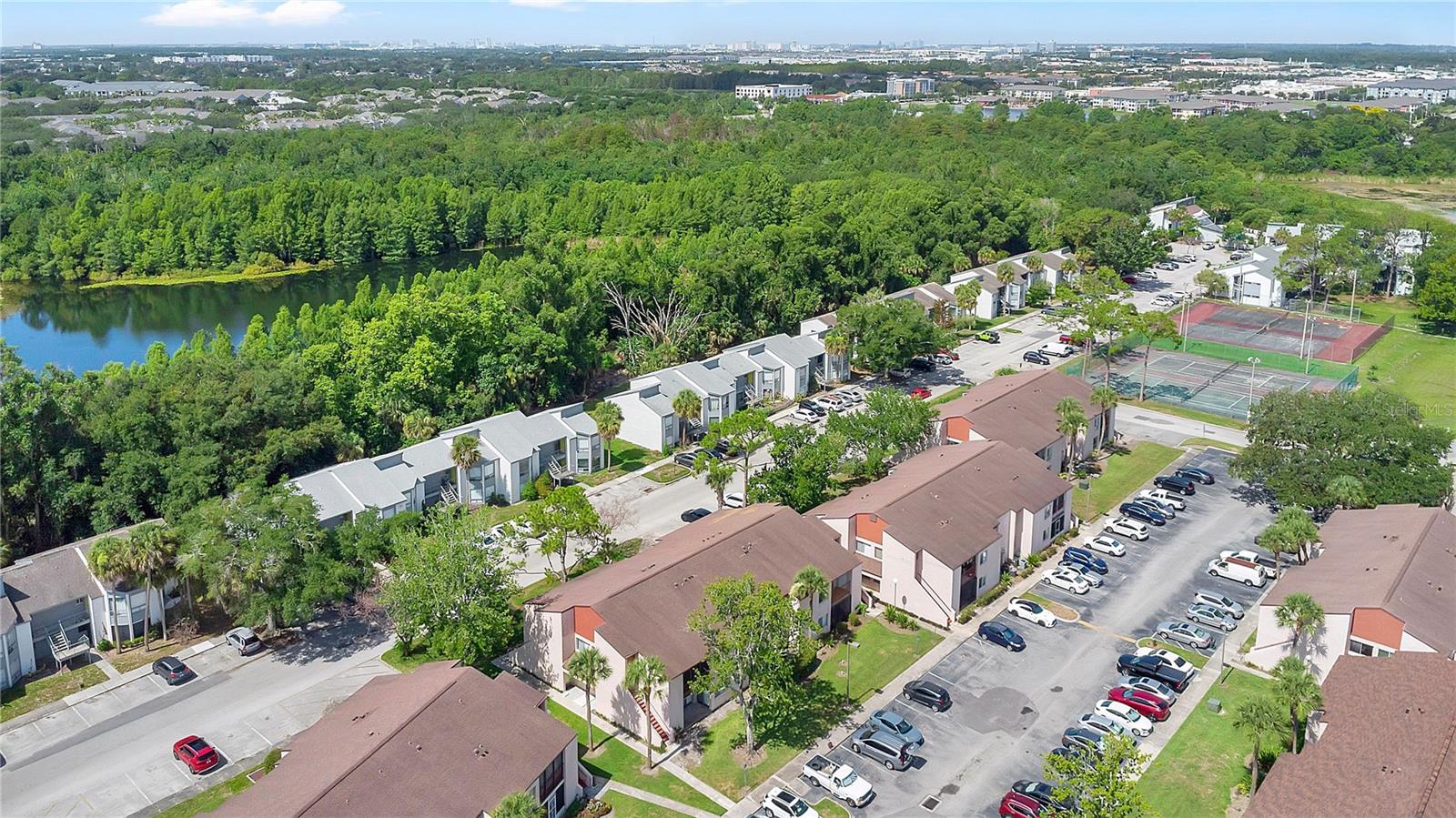 LEMON TREE CONDO SEC 04 CANYON - Residential