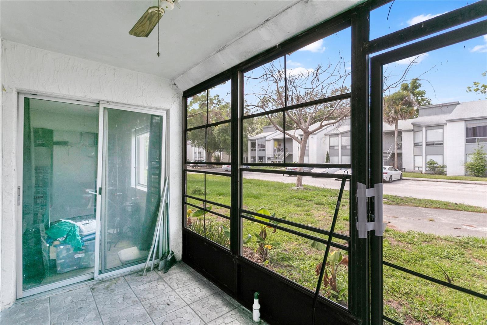 LEMON TREE CONDO SEC 04 CANYON - Residential
