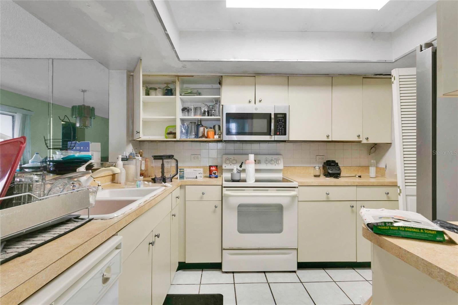 LEMON TREE CONDO SEC 04 CANYON - Residential