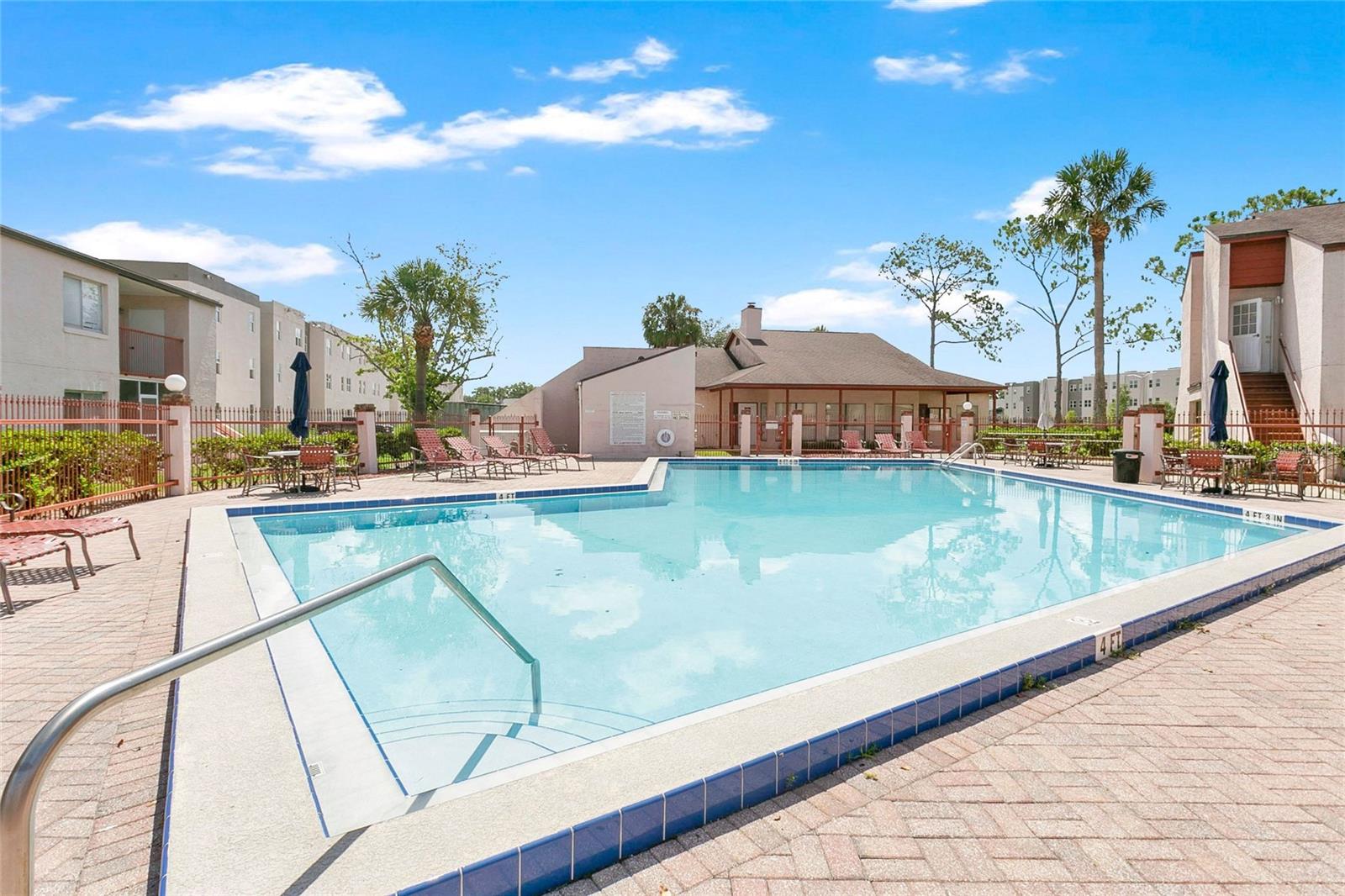 LEMON TREE CONDO SEC 04 CANYON - Residential