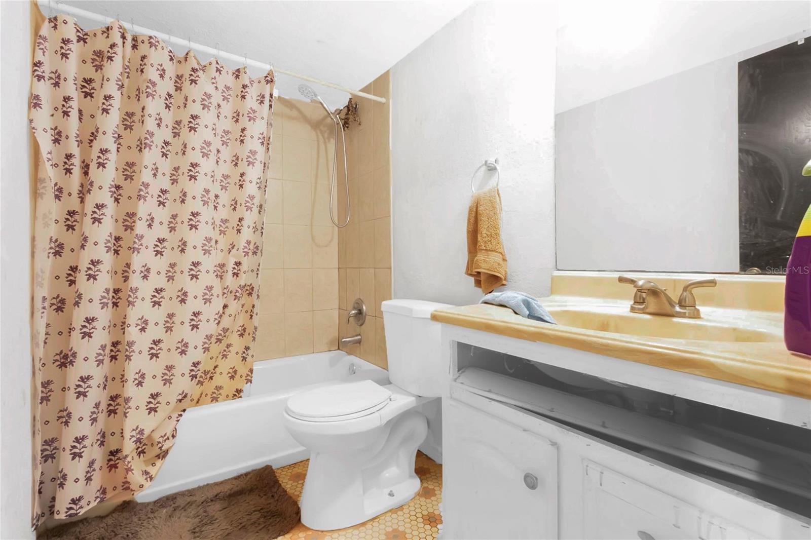LEMON TREE CONDO SEC 04 CANYON - Residential