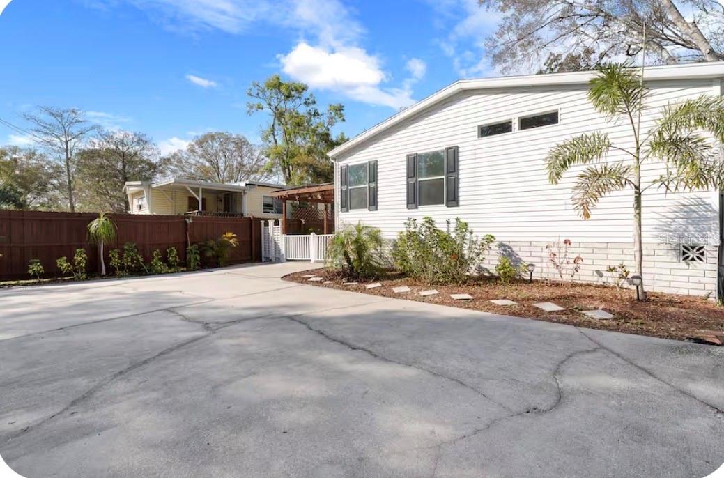 WEEKI WACHEE RIVER RETREATS - Residential