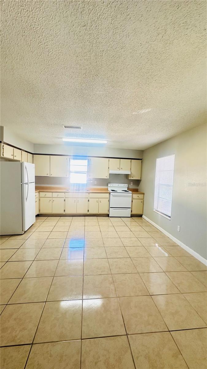 MASON & CARSWELLS HOLLY HILL - Residential Lease