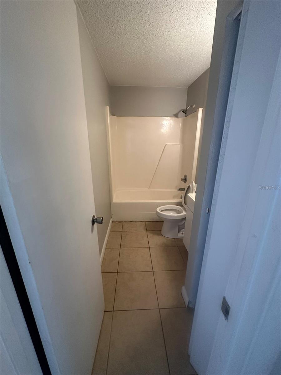 MASON & CARSWELLS HOLLY HILL - Residential Lease