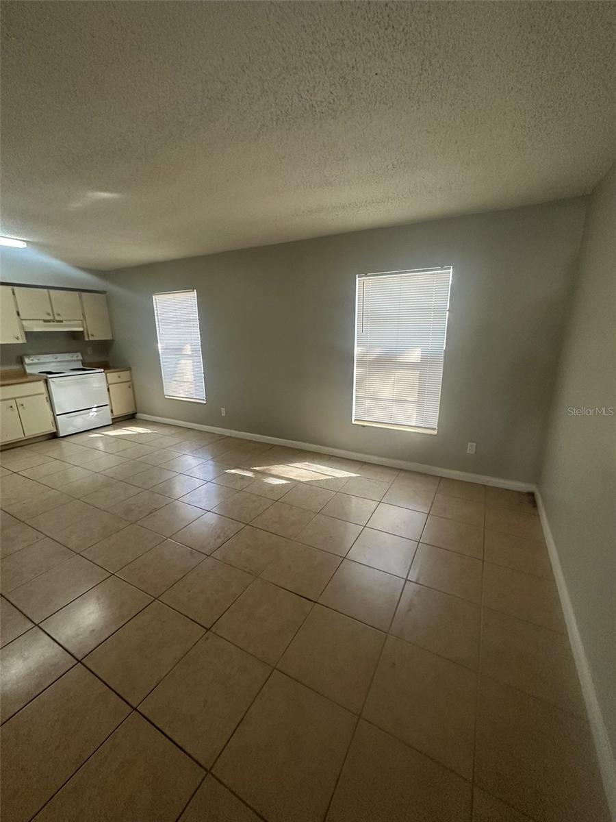 MASON & CARSWELLS HOLLY HILL - Residential Lease
