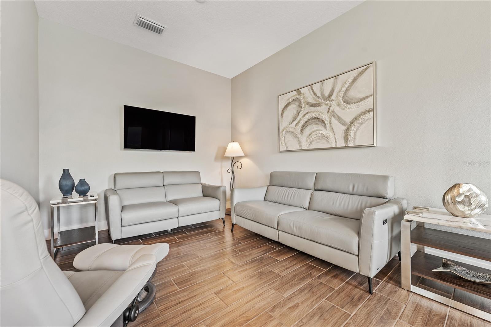 BRENTWOOD LANDING - Residential