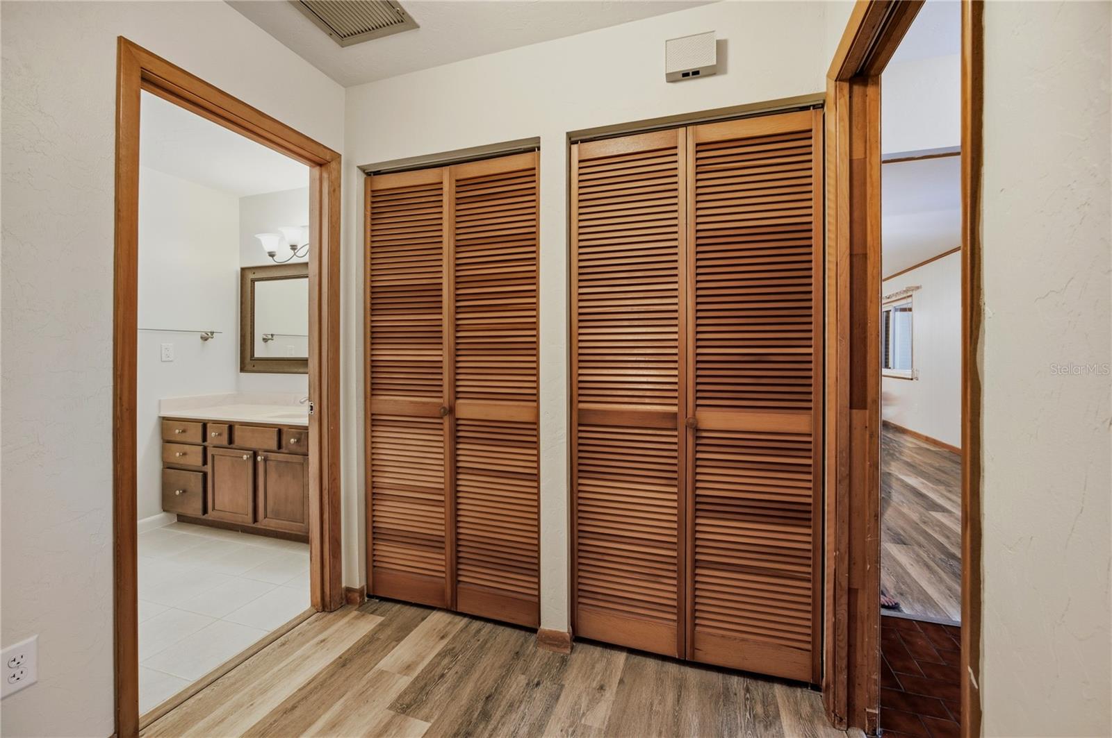 WESTCHESTER MANOR - Residential