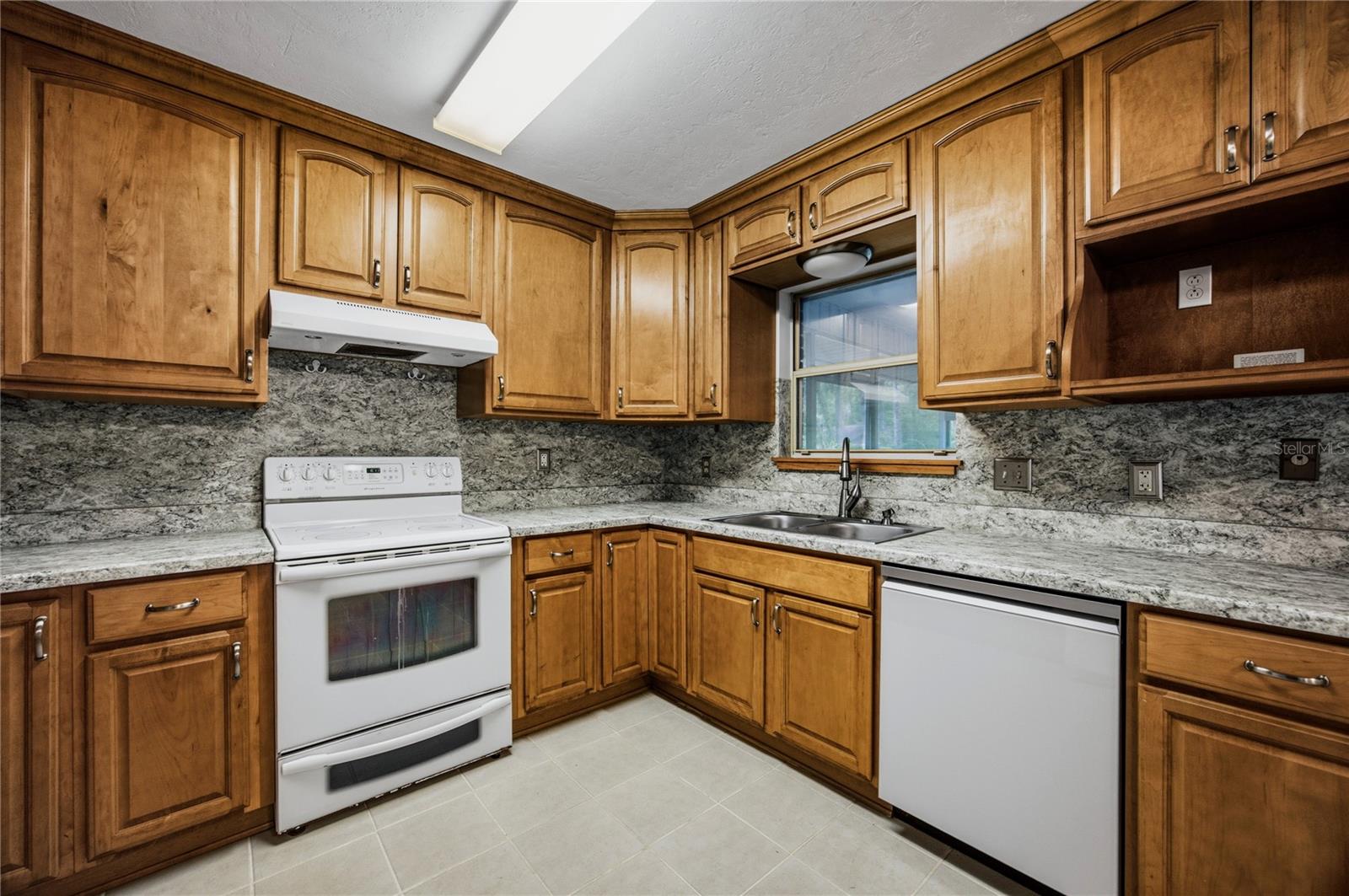 WESTCHESTER MANOR - Residential