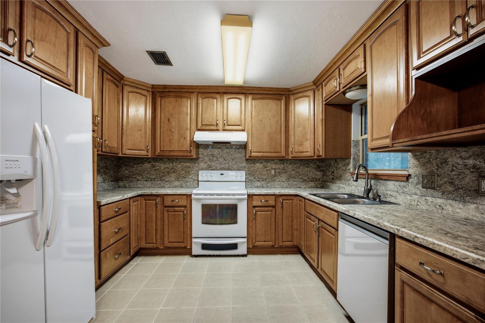 WESTCHESTER MANOR - Residential