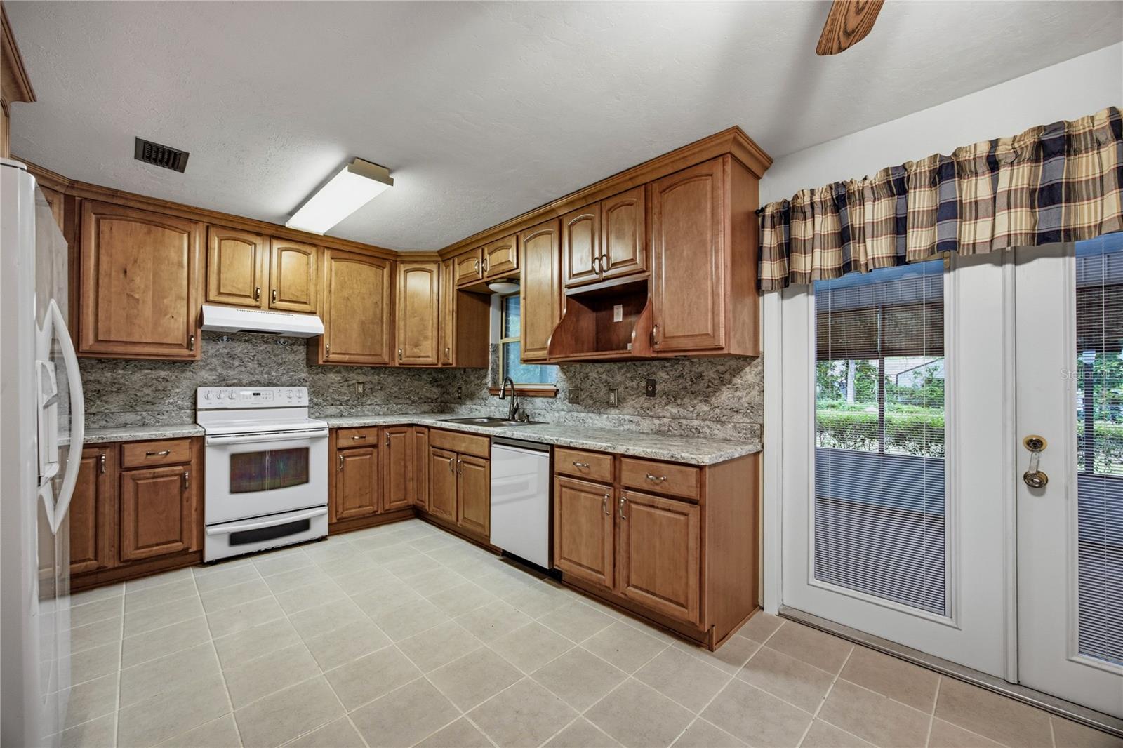 WESTCHESTER MANOR - Residential