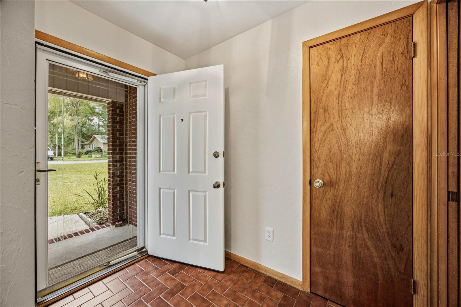 WESTCHESTER MANOR - Residential