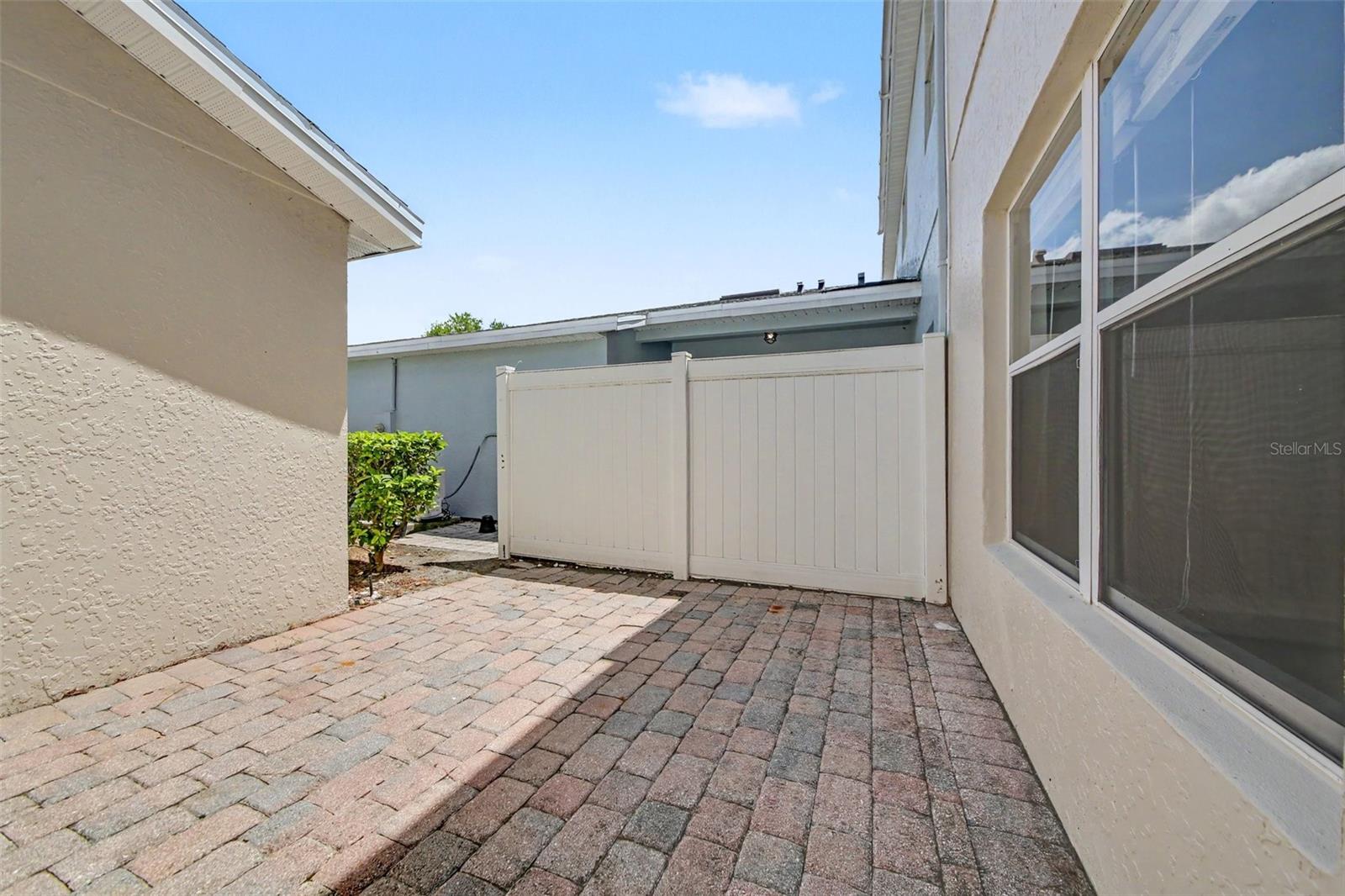 TENNYSON PK/SUMMERPORT - Residential