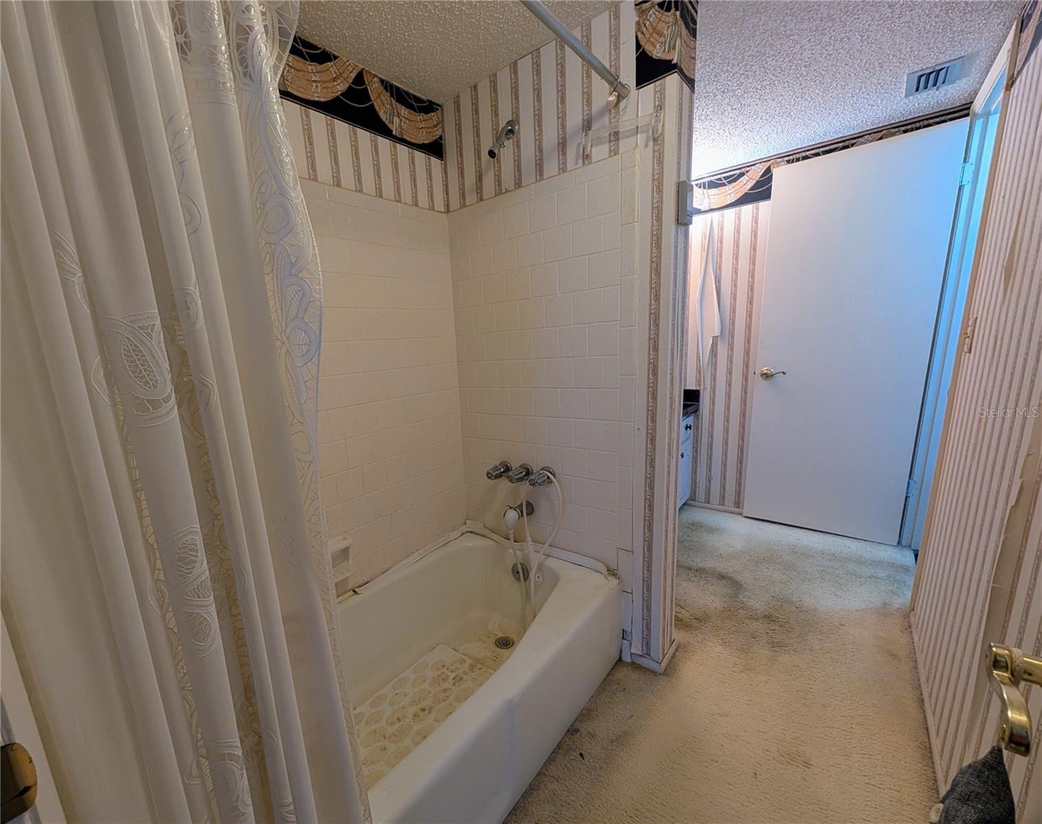 BAYSHORE ON THE LAKE APTS II SEC 3 - Residential