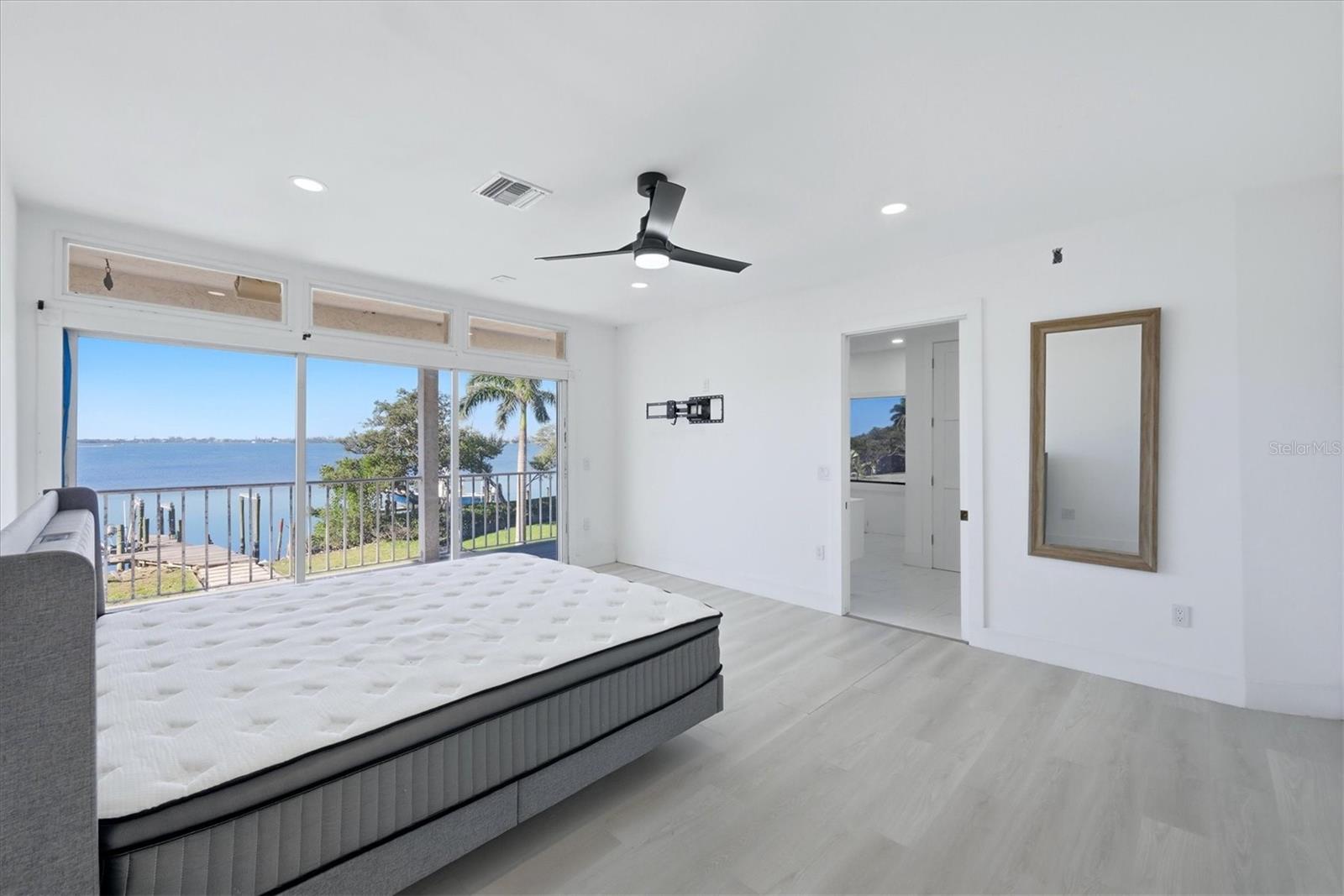 BAY BEACH - Residential