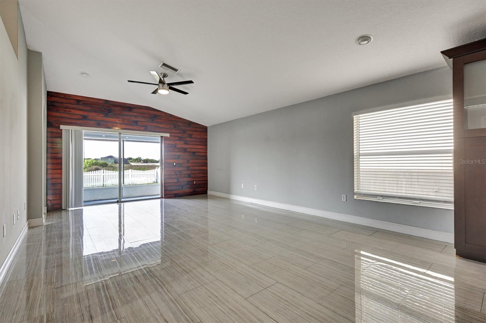 CARRIAGE POINTE PH 1 - Residential
