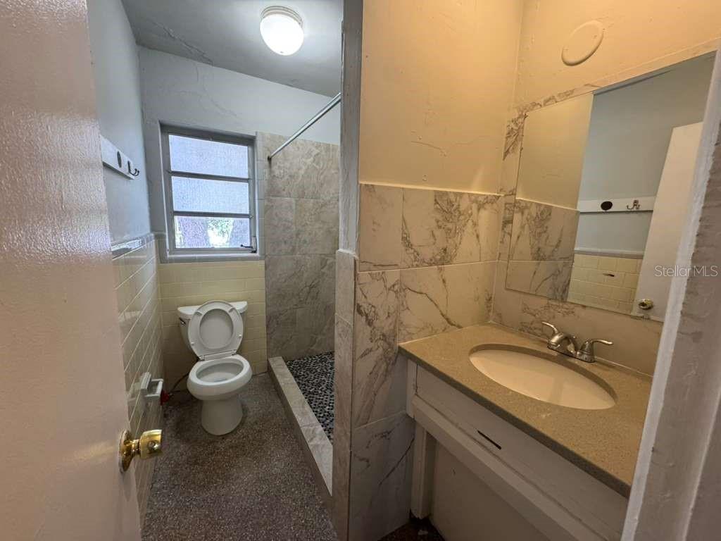 RIDGE MANOR - Residential Lease
