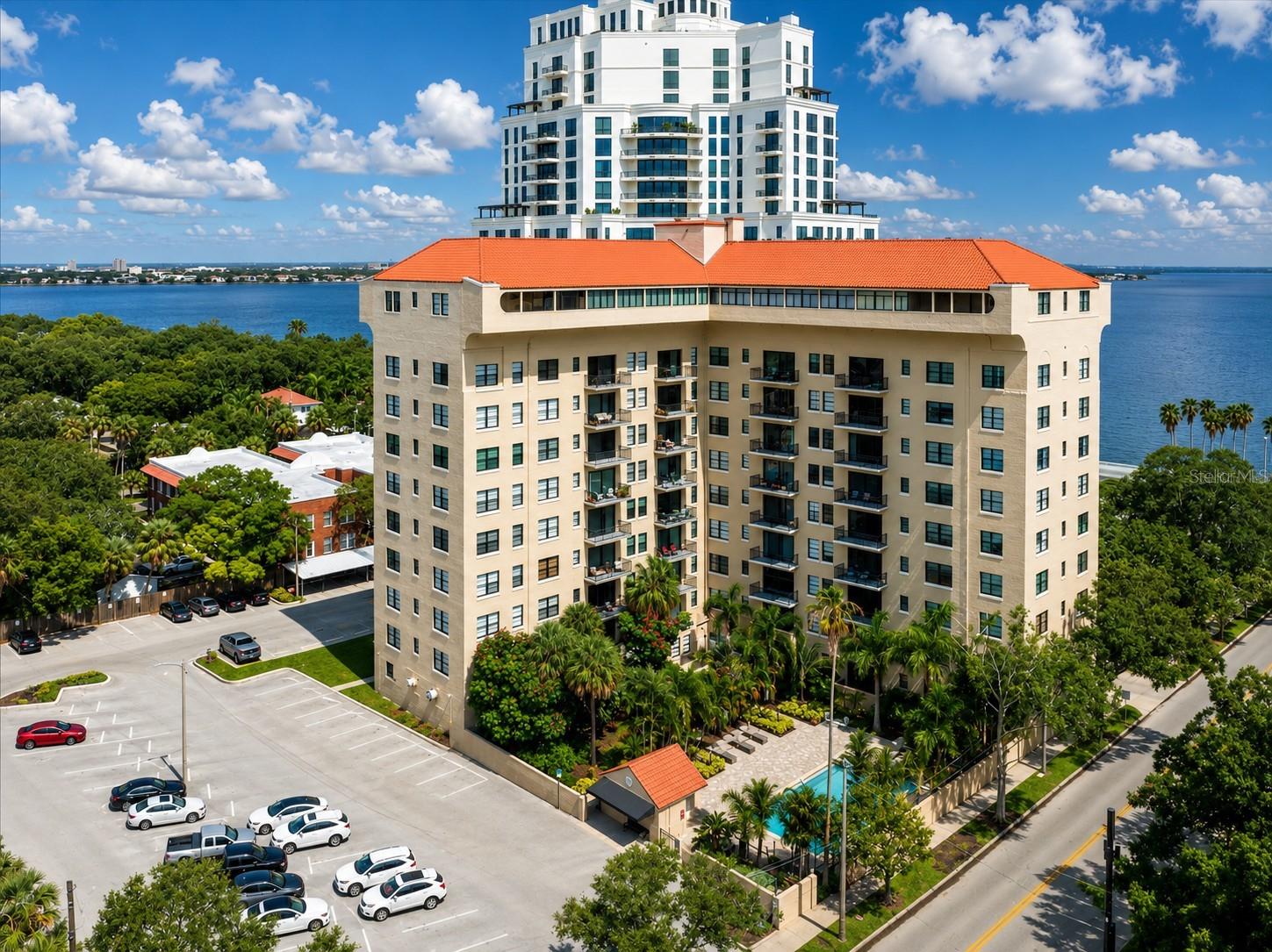 BAYSHORE ROYAL CONDO - Residential