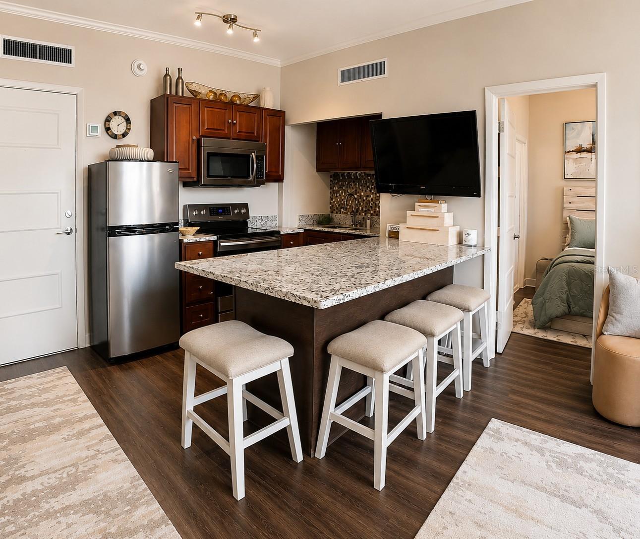 BAYSHORE ROYAL CONDO - Residential