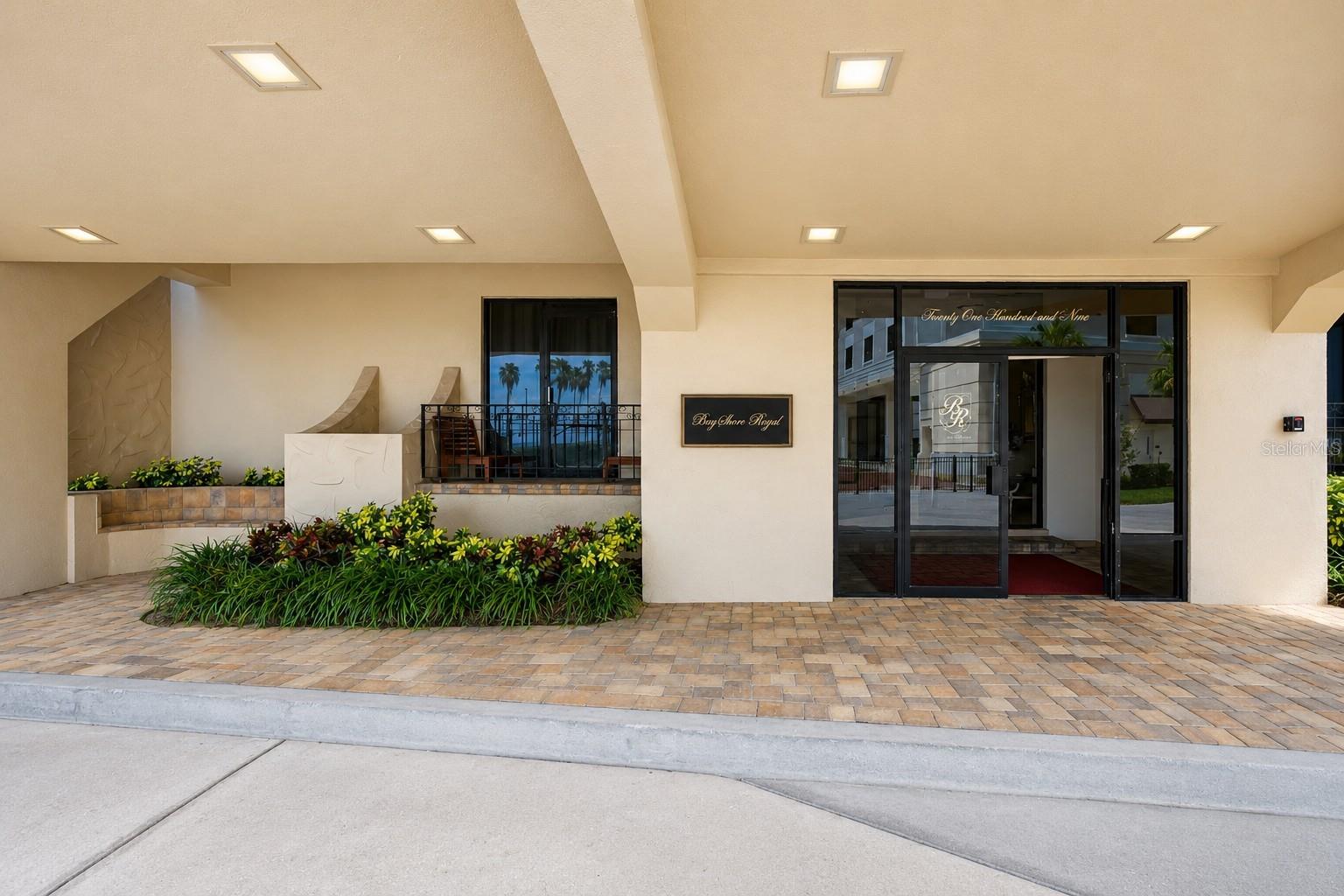 BAYSHORE ROYAL CONDO - Residential