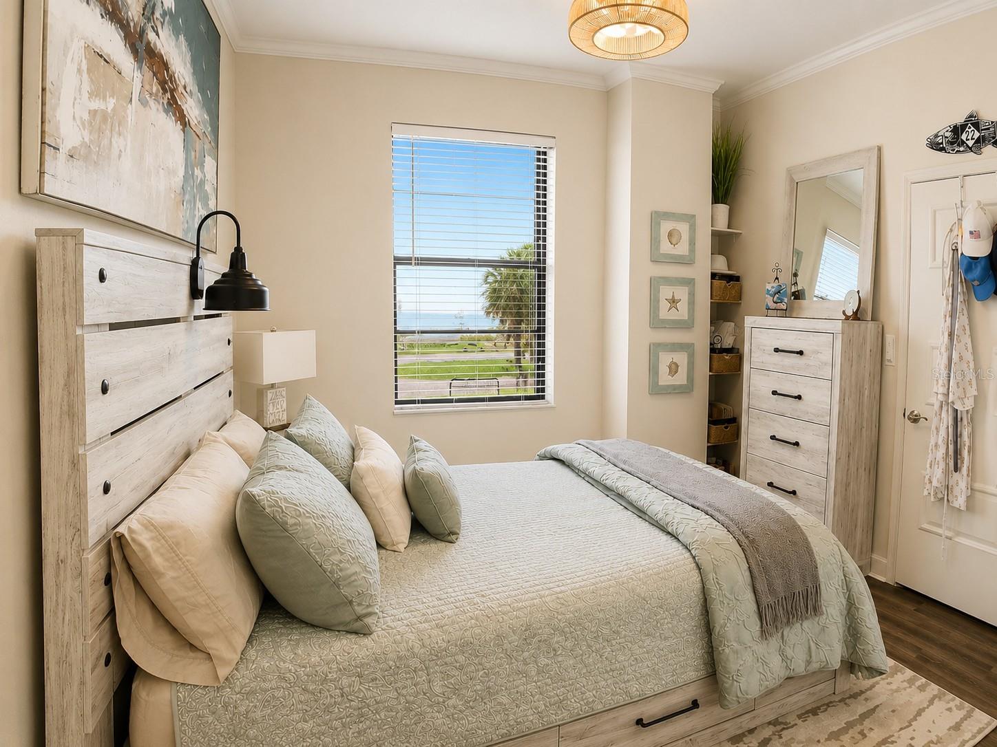 BAYSHORE ROYAL CONDO - Residential