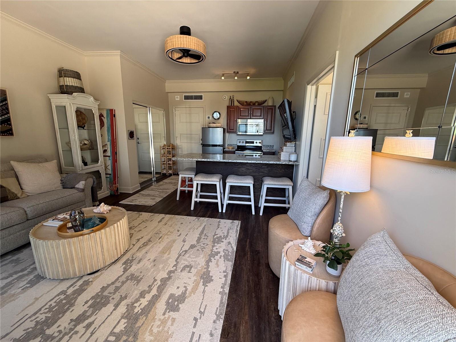 BAYSHORE ROYAL CONDO - Residential