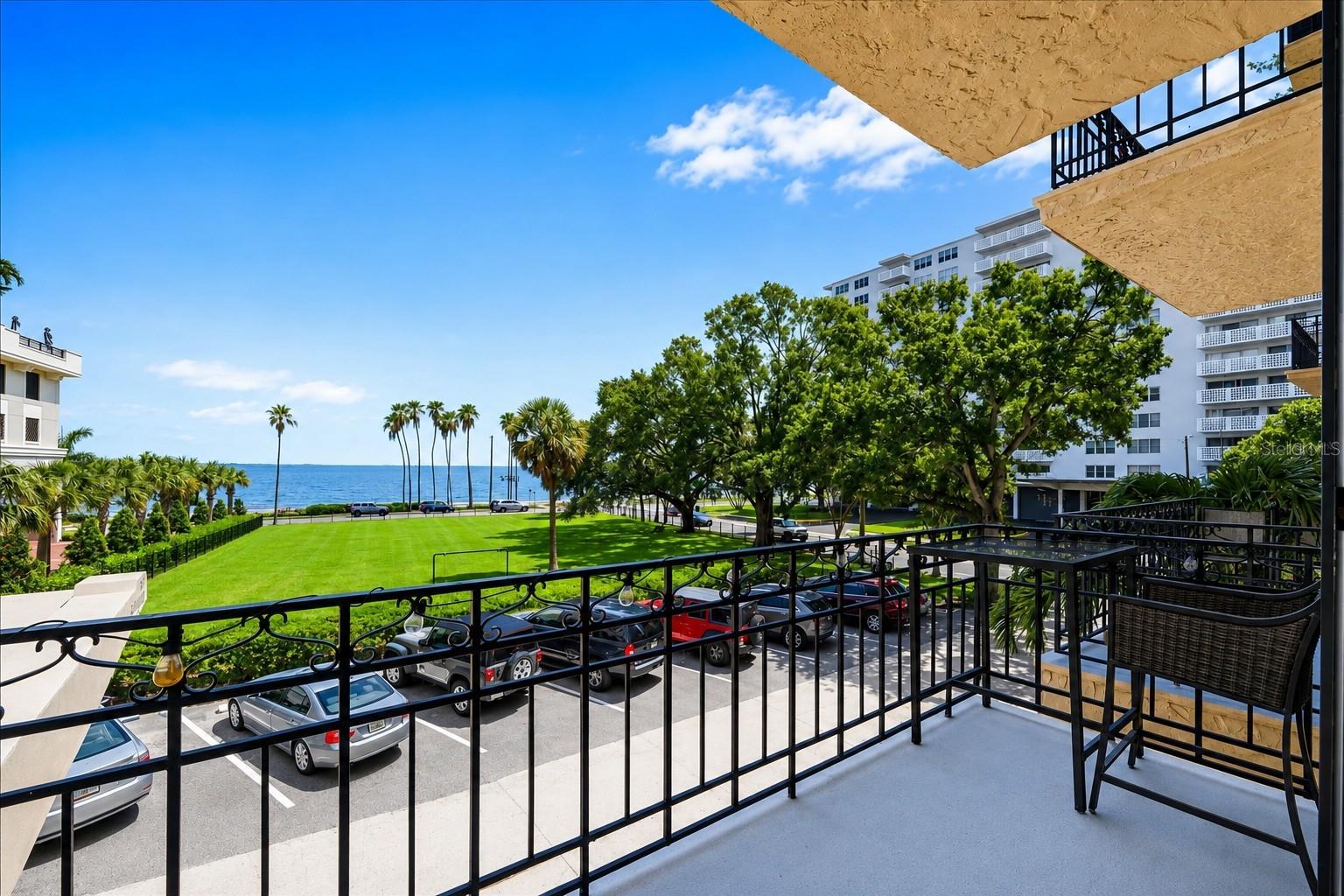 BAYSHORE ROYAL CONDO - Residential