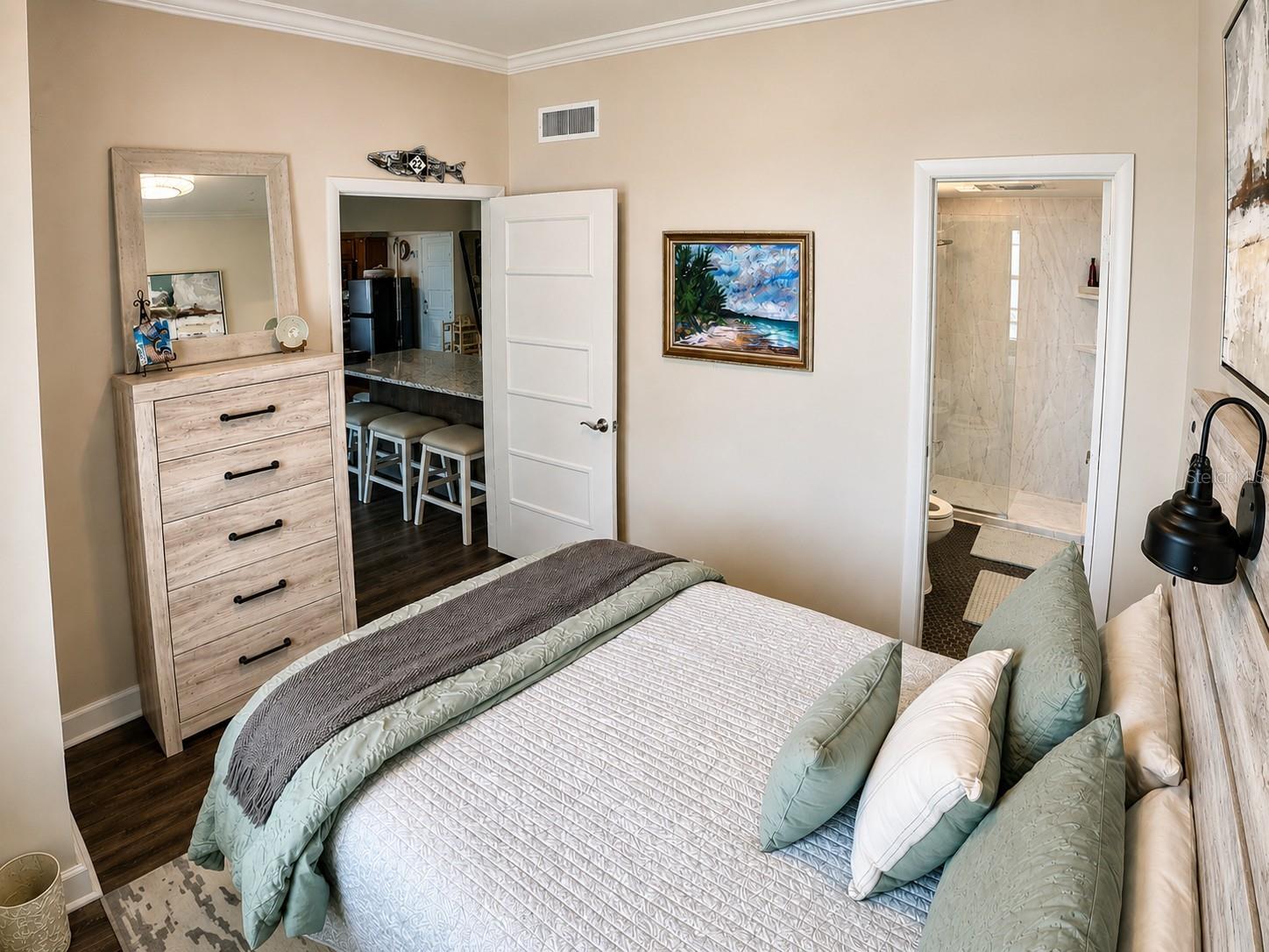 BAYSHORE ROYAL CONDO - Residential