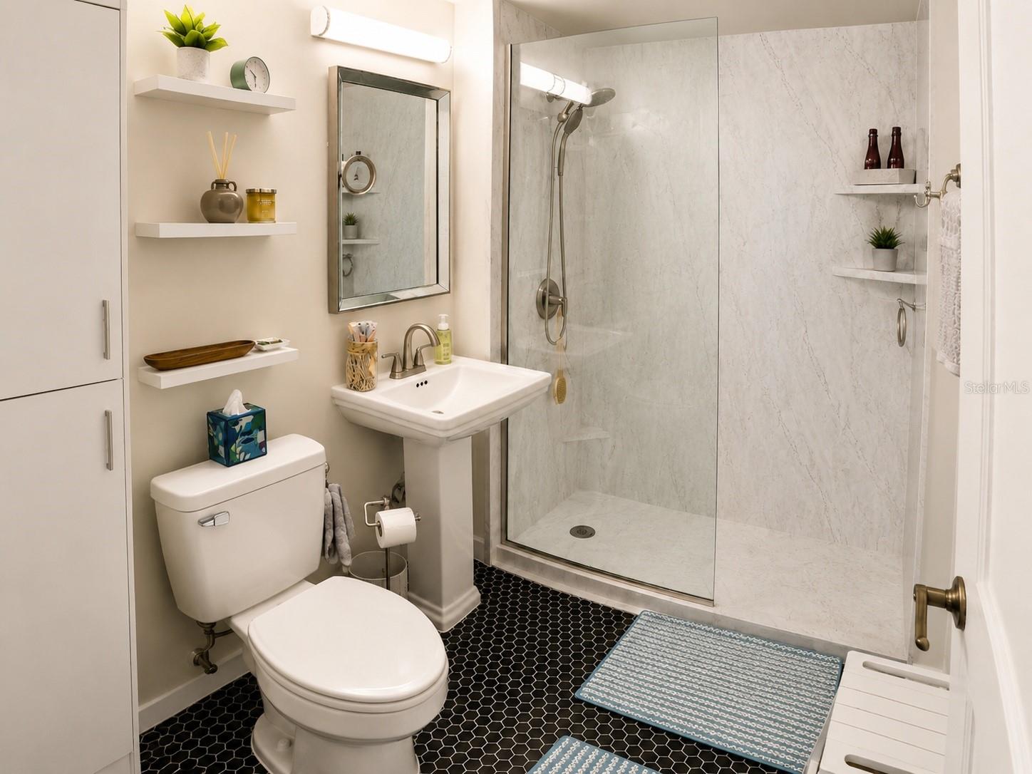 BAYSHORE ROYAL CONDO - Residential
