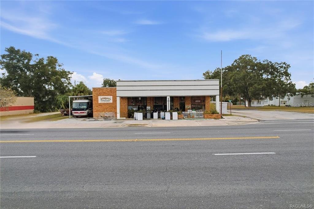 CHIEFLAND - Commercial Sale